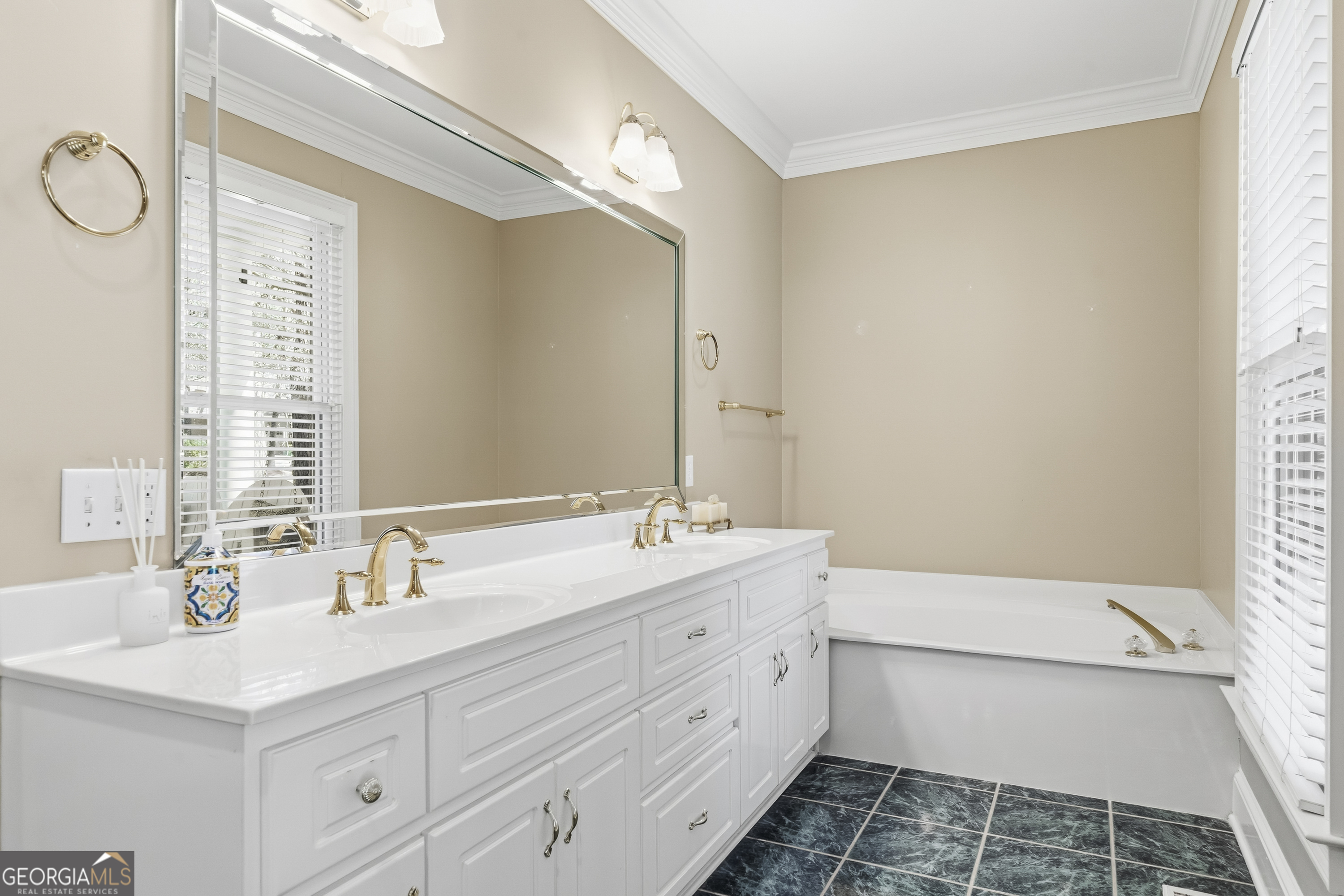 1811 Snug Harbor Drive Greensboro GA 30642