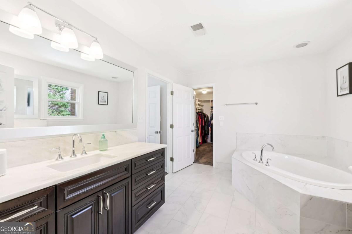 210 Willow Lake Cove Roswell GA 30075
