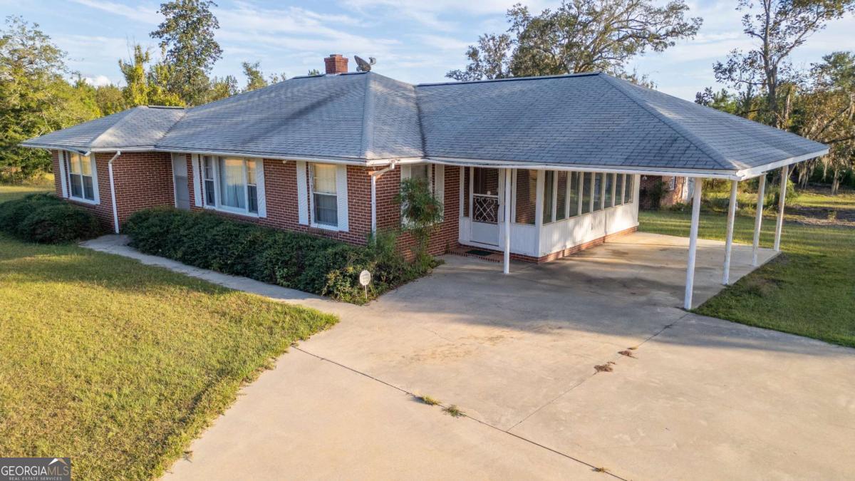 4360 E River Road Baxley GA 31513