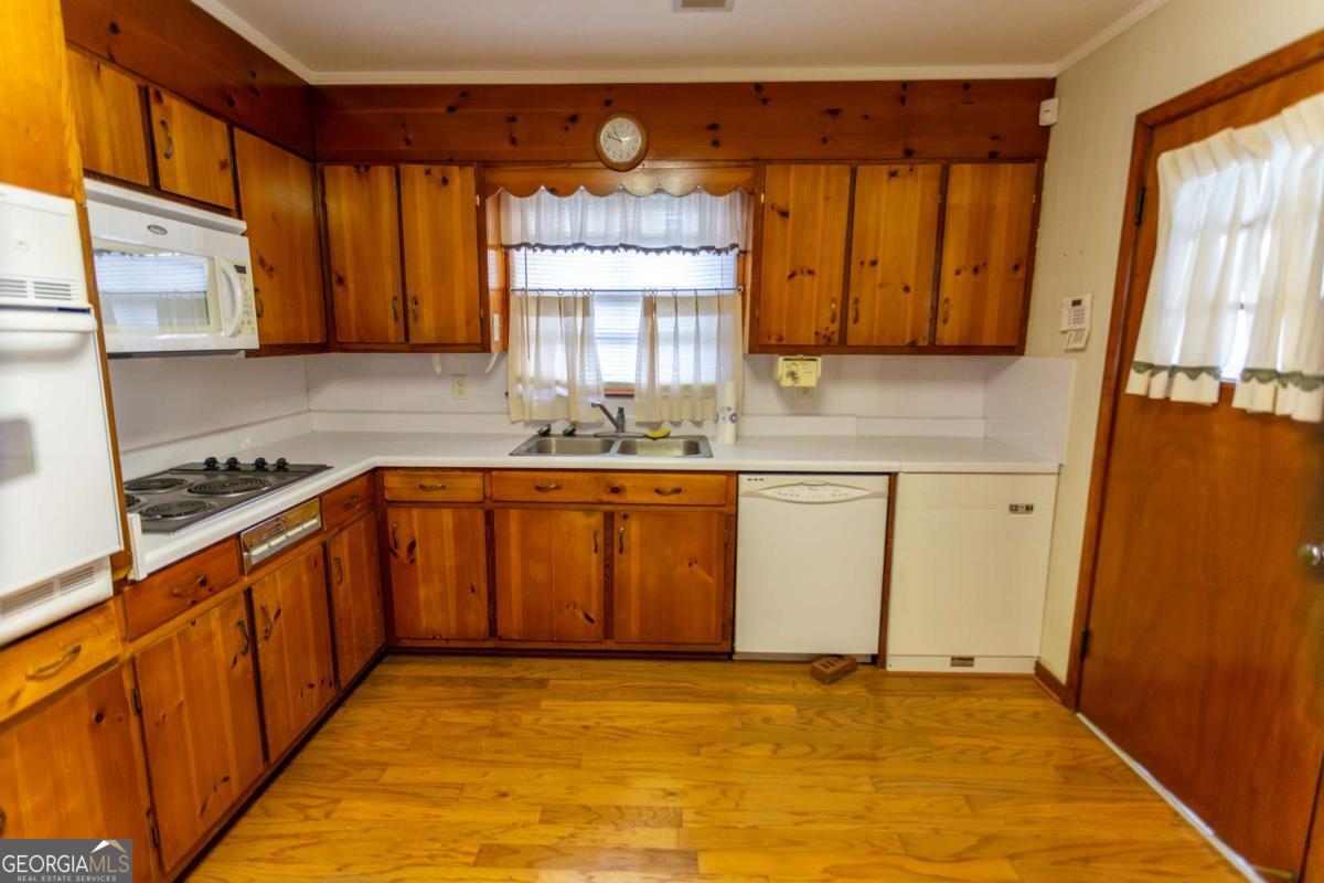 4360 E River Road Baxley GA 31513