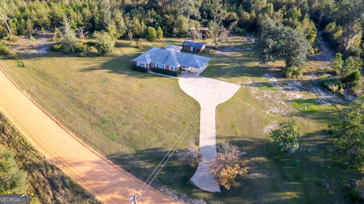 4360 E River Road Baxley GA 31513