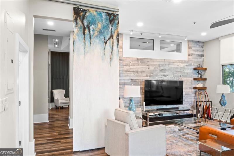 2881 Peachtree Road NE Atlanta GA 30305