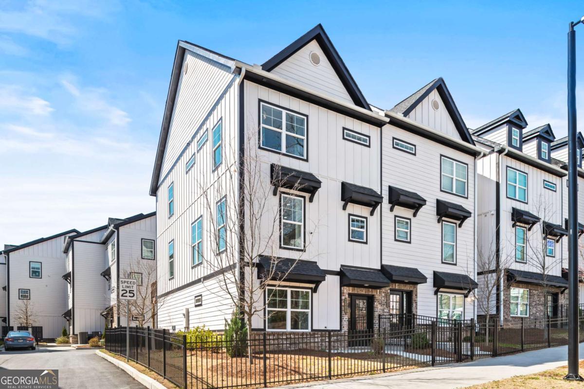 1971 Hollywood Road NW Atlanta GA 30318