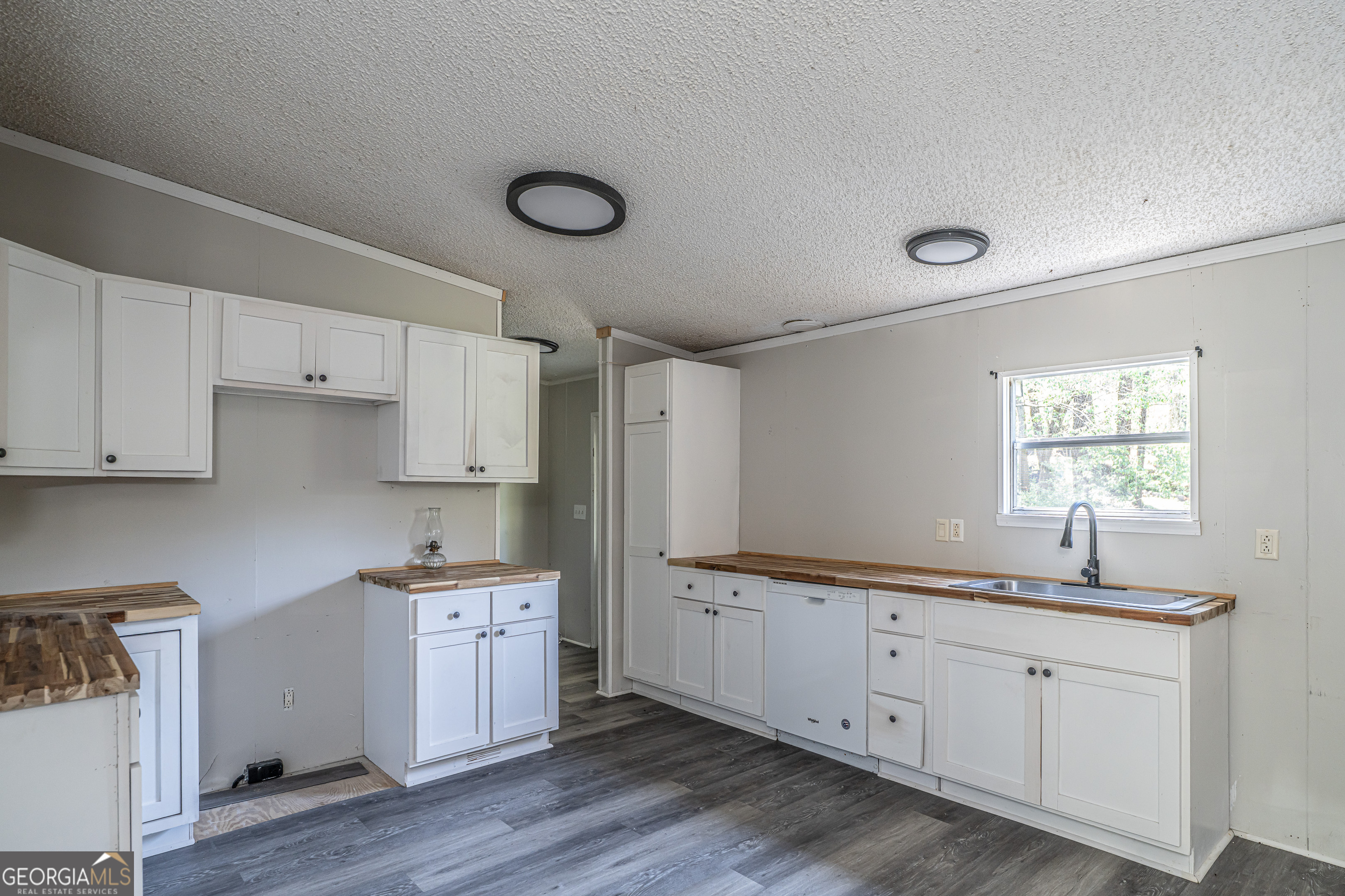 71 Kirk Road NW White GA 30184