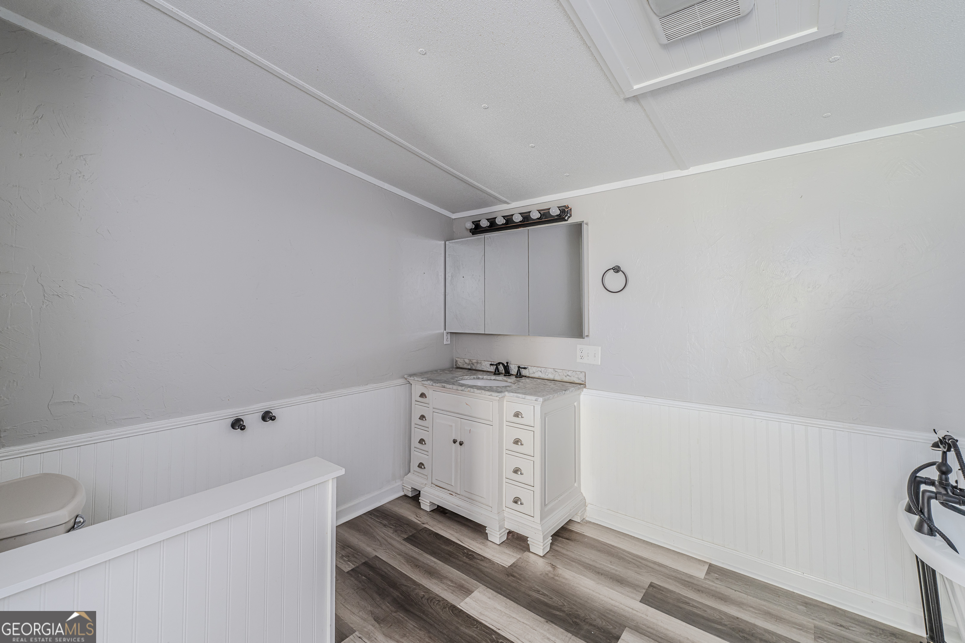 71 Kirk Road NW White GA 30184