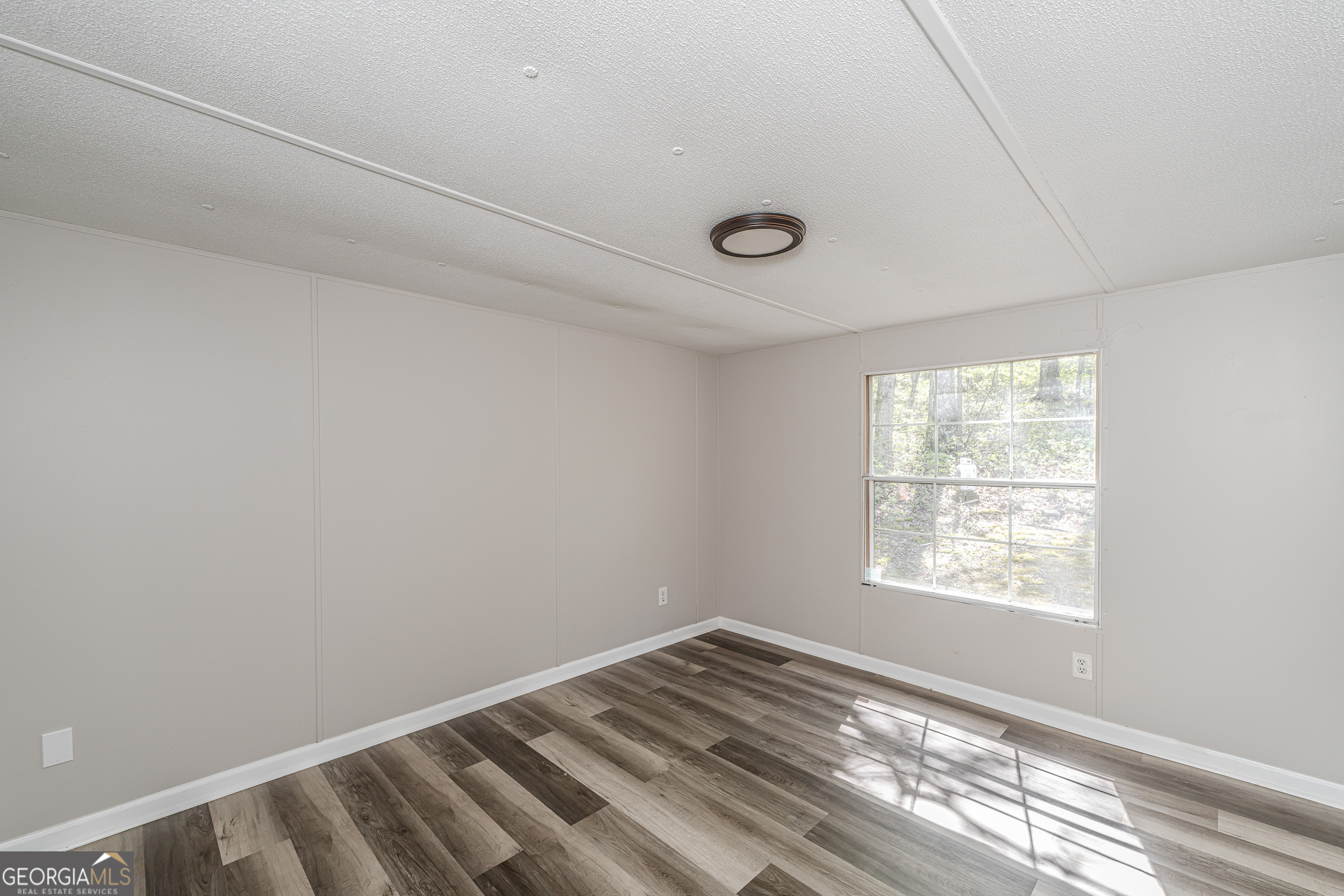 71 Kirk Road NW White GA 30184