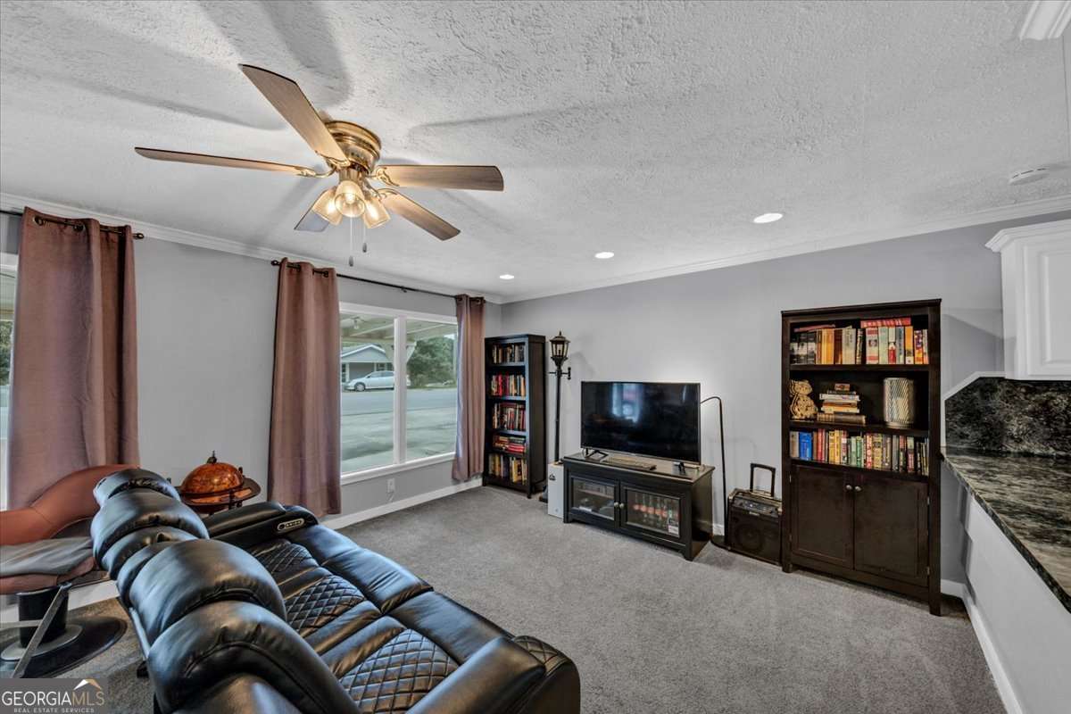 6071 N Main Street SE Acworth GA 30101