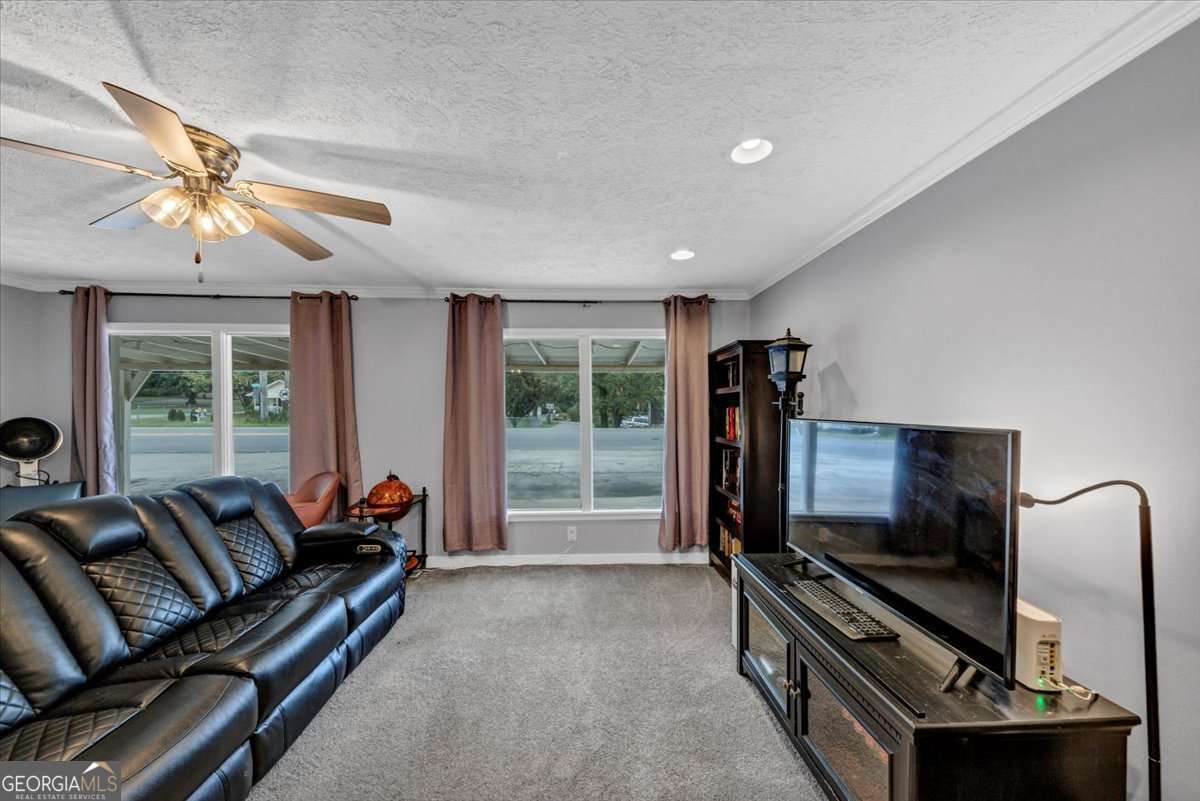 6071 N Main Street SE Acworth GA 30101