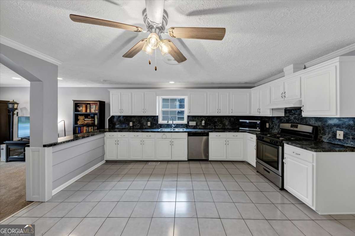 6071 N Main Street SE Acworth GA 30101