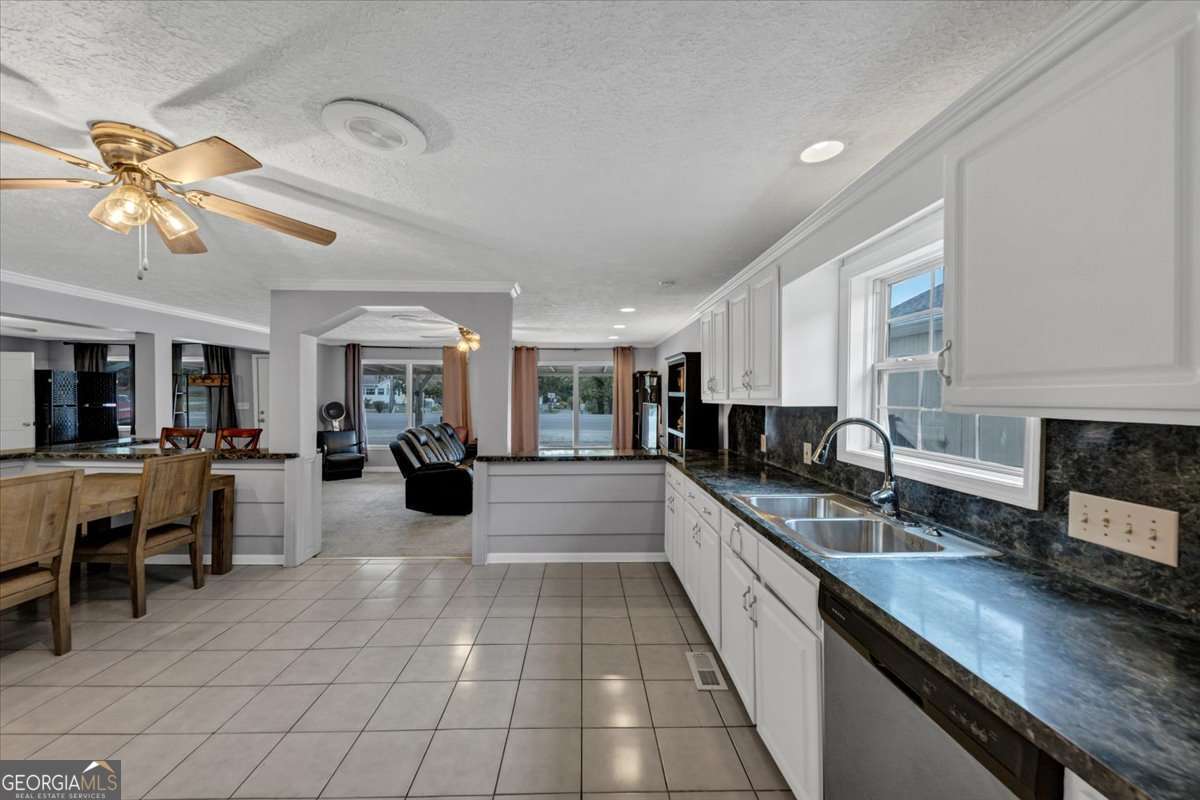 6071 N Main Street SE Acworth GA 30101