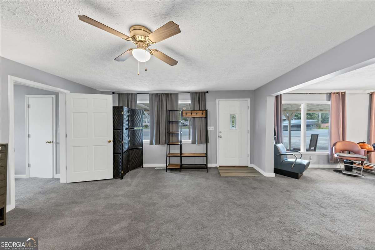 6071 N Main Street SE Acworth GA 30101