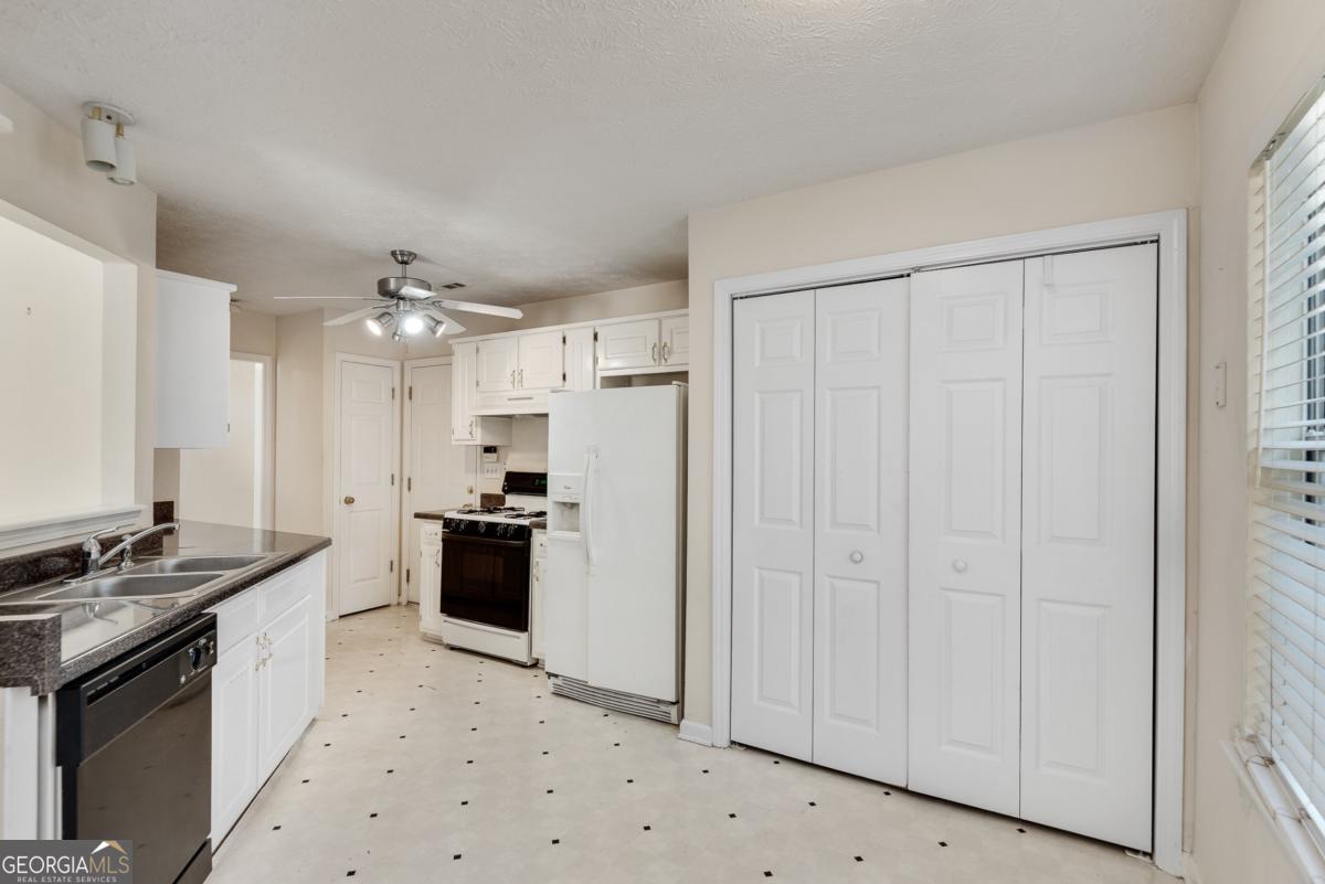 1174 Drawbridge Drive Riverdale GA 30296