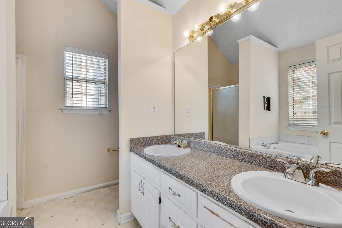 1174 Drawbridge Drive Riverdale GA 30296