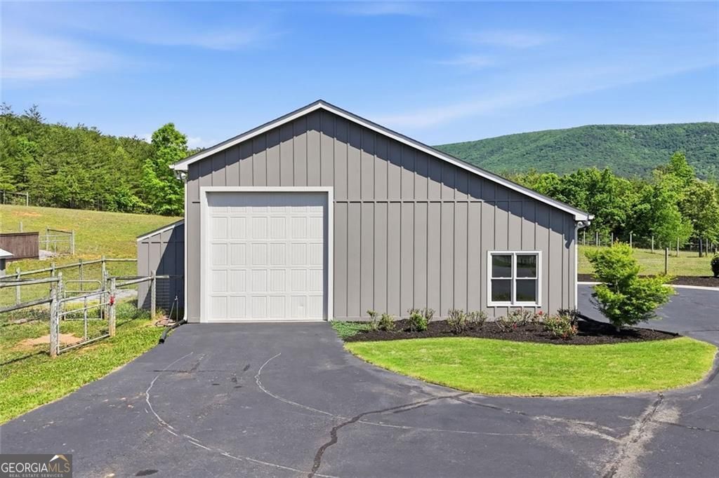 445 E Valley Road NE Rydal GA 30171