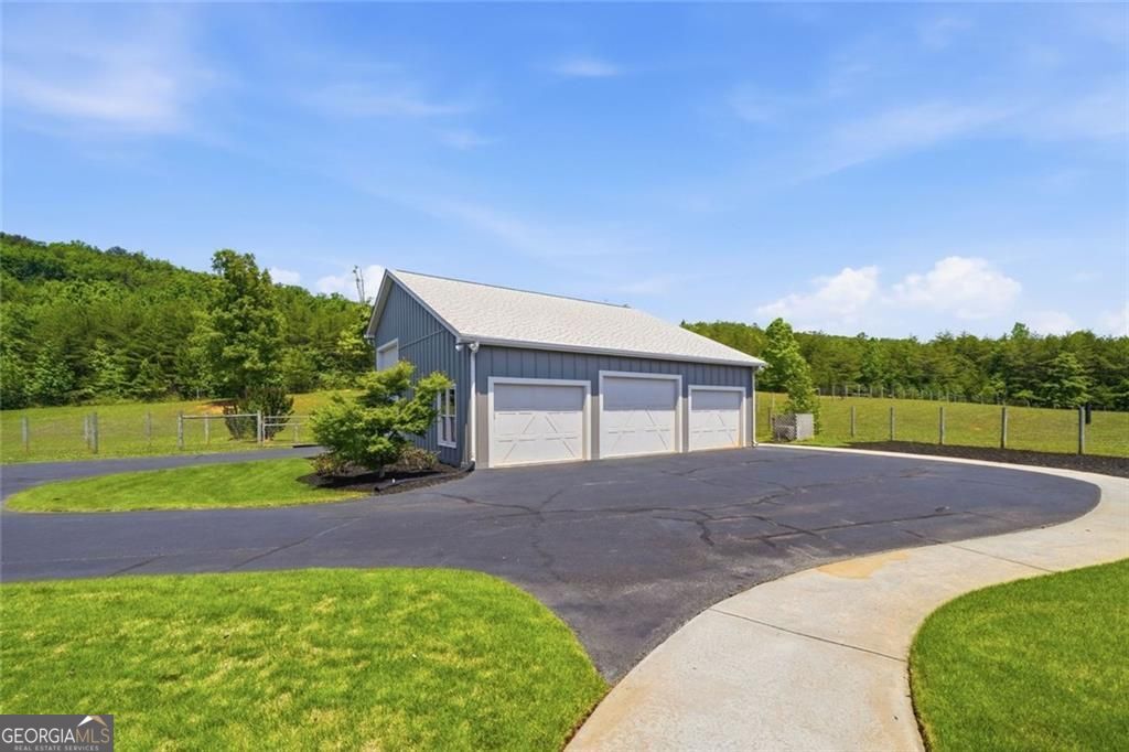 445 E Valley Road NE Rydal GA 30171