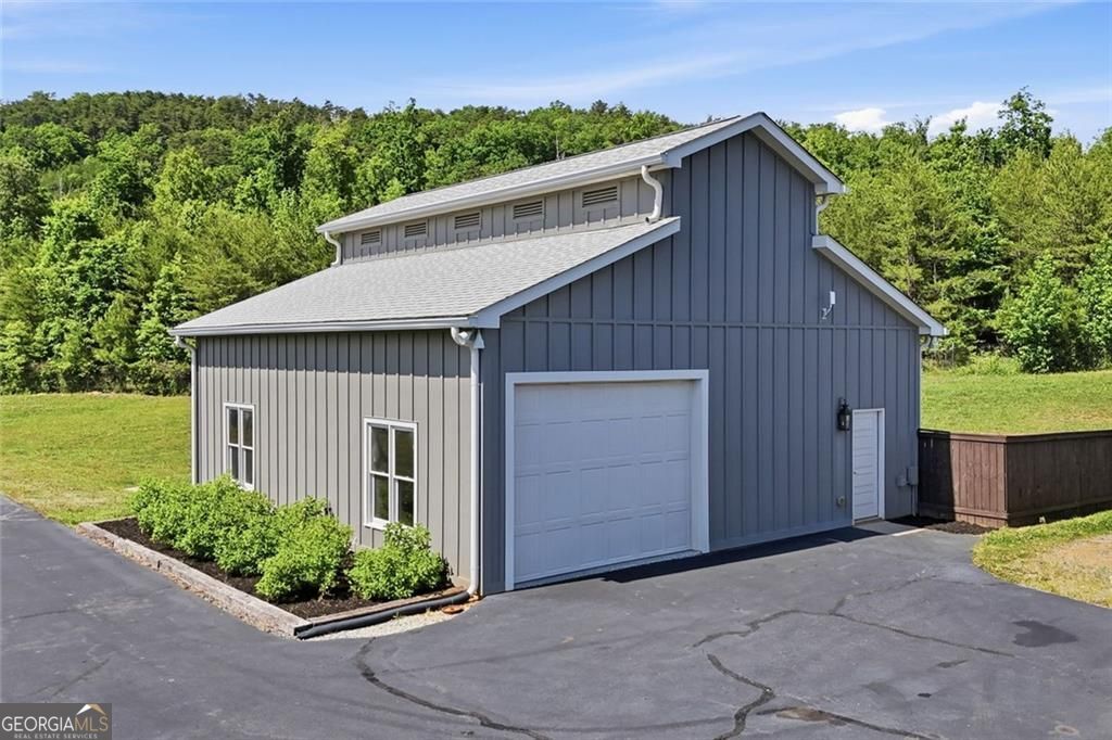445 E Valley Road NE Rydal GA 30171