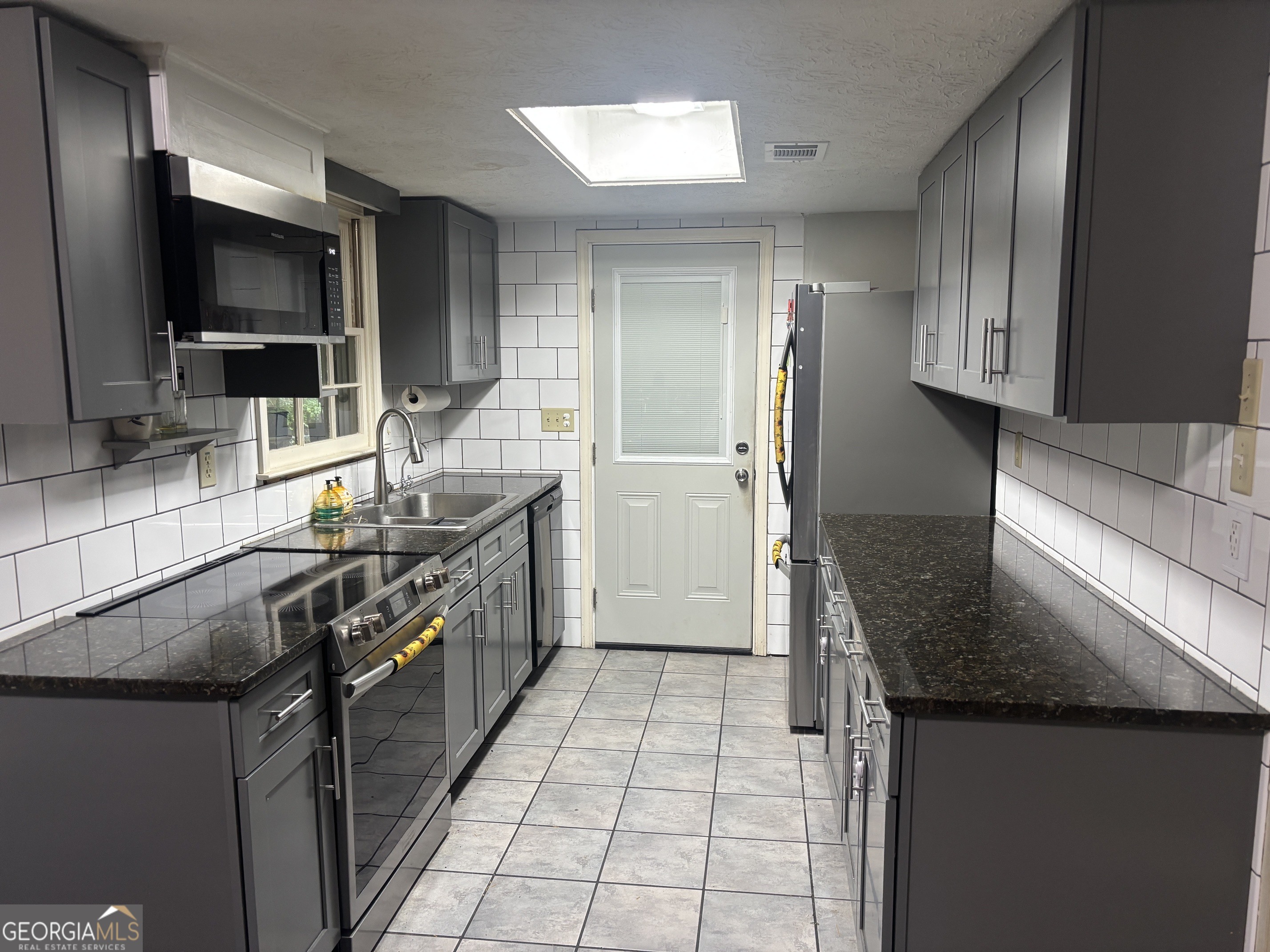 1966 Kensington High Street SW Lilburn GA 30047