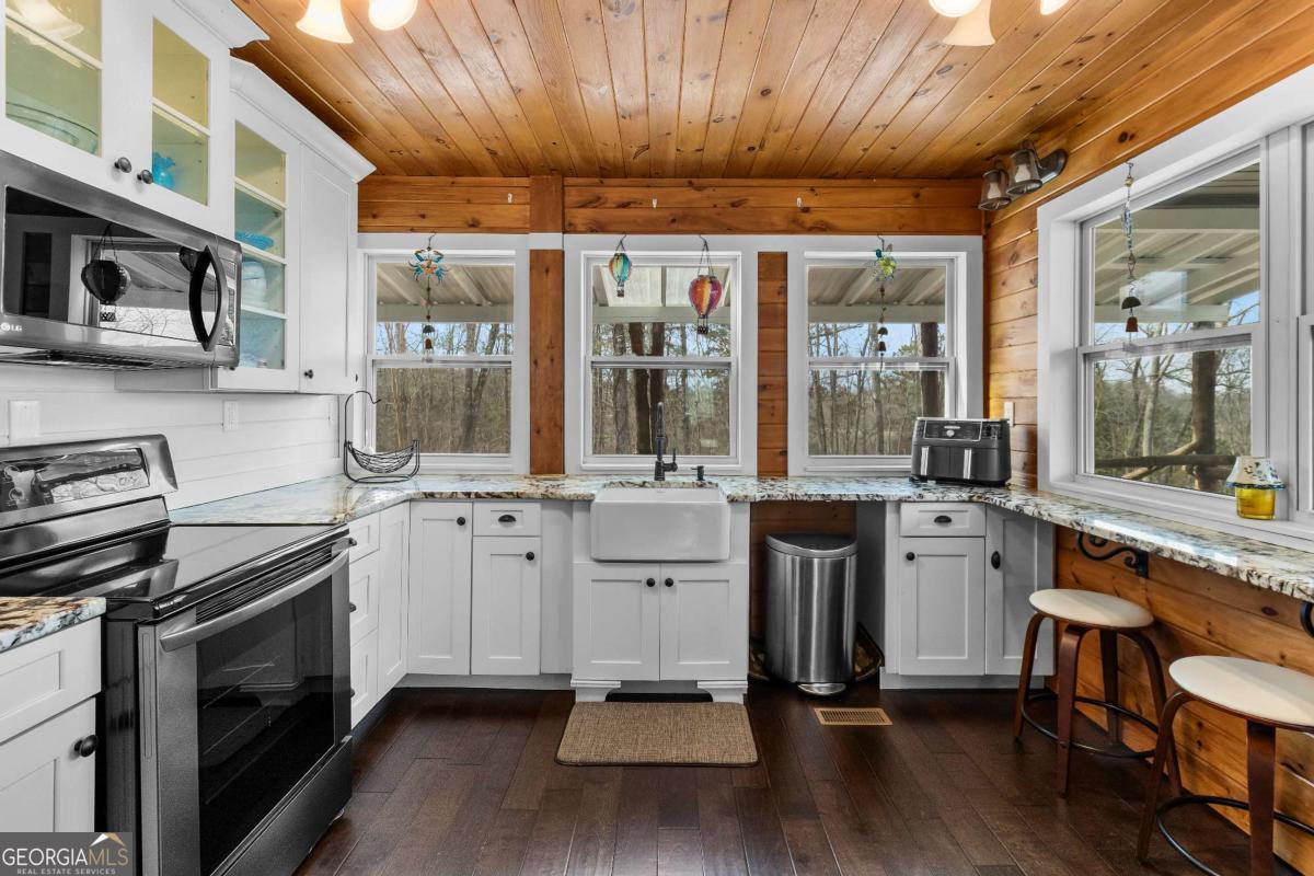 56 Robins Ridge Blue Ridge GA 30513