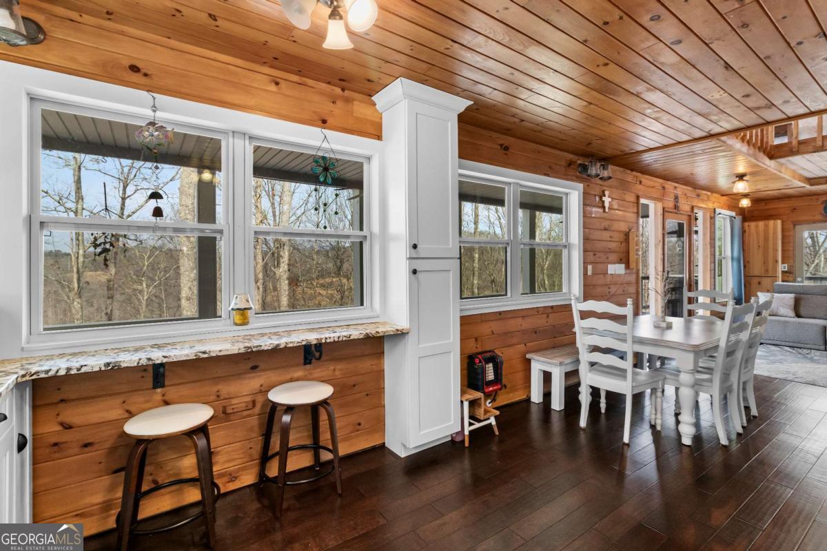 56 Robins Ridge Blue Ridge GA 30513