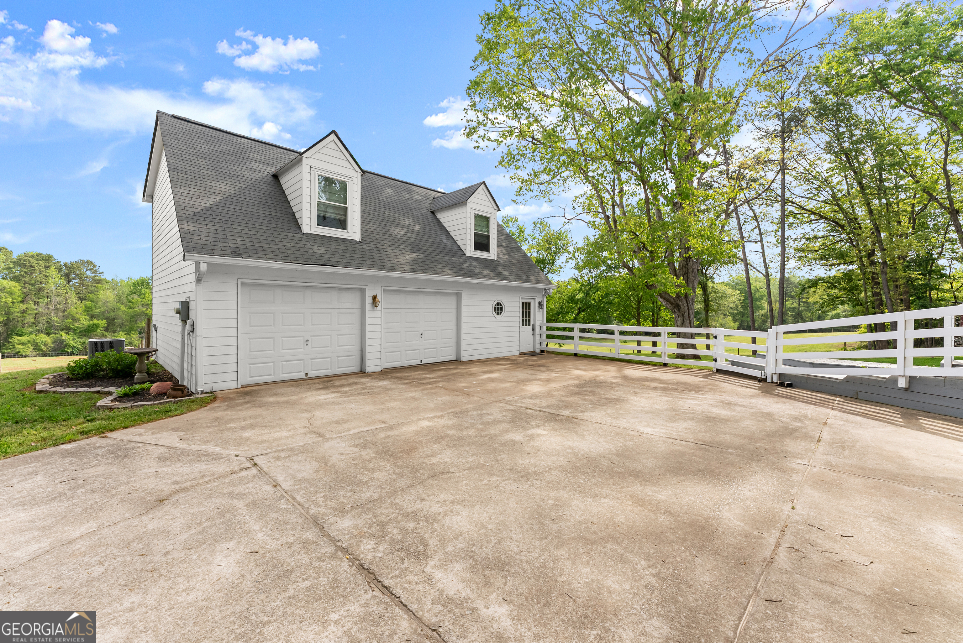 1407 Dixon Bridge Road Maysville GA 30558