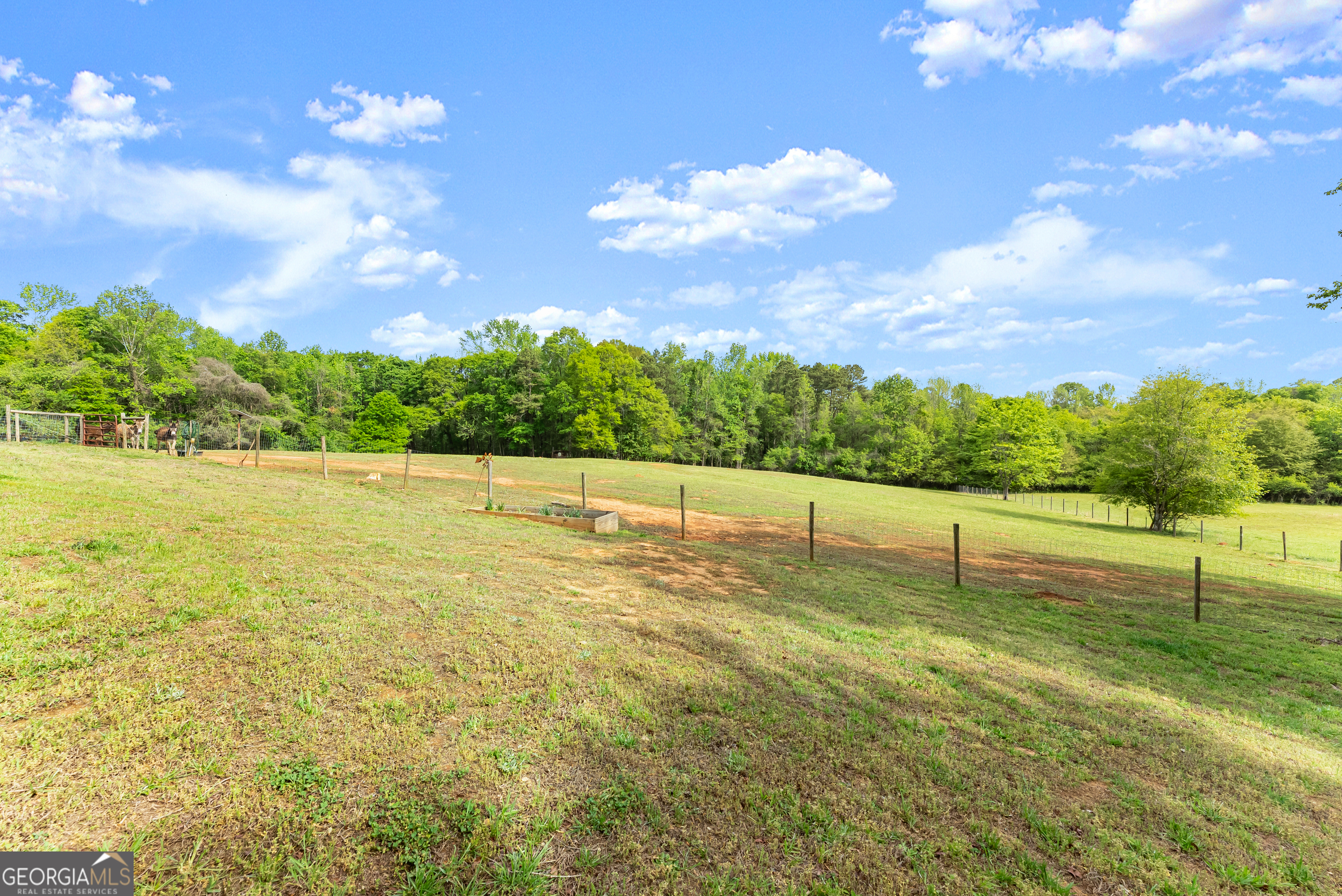 1407 Dixon Bridge Road Maysville GA 30558