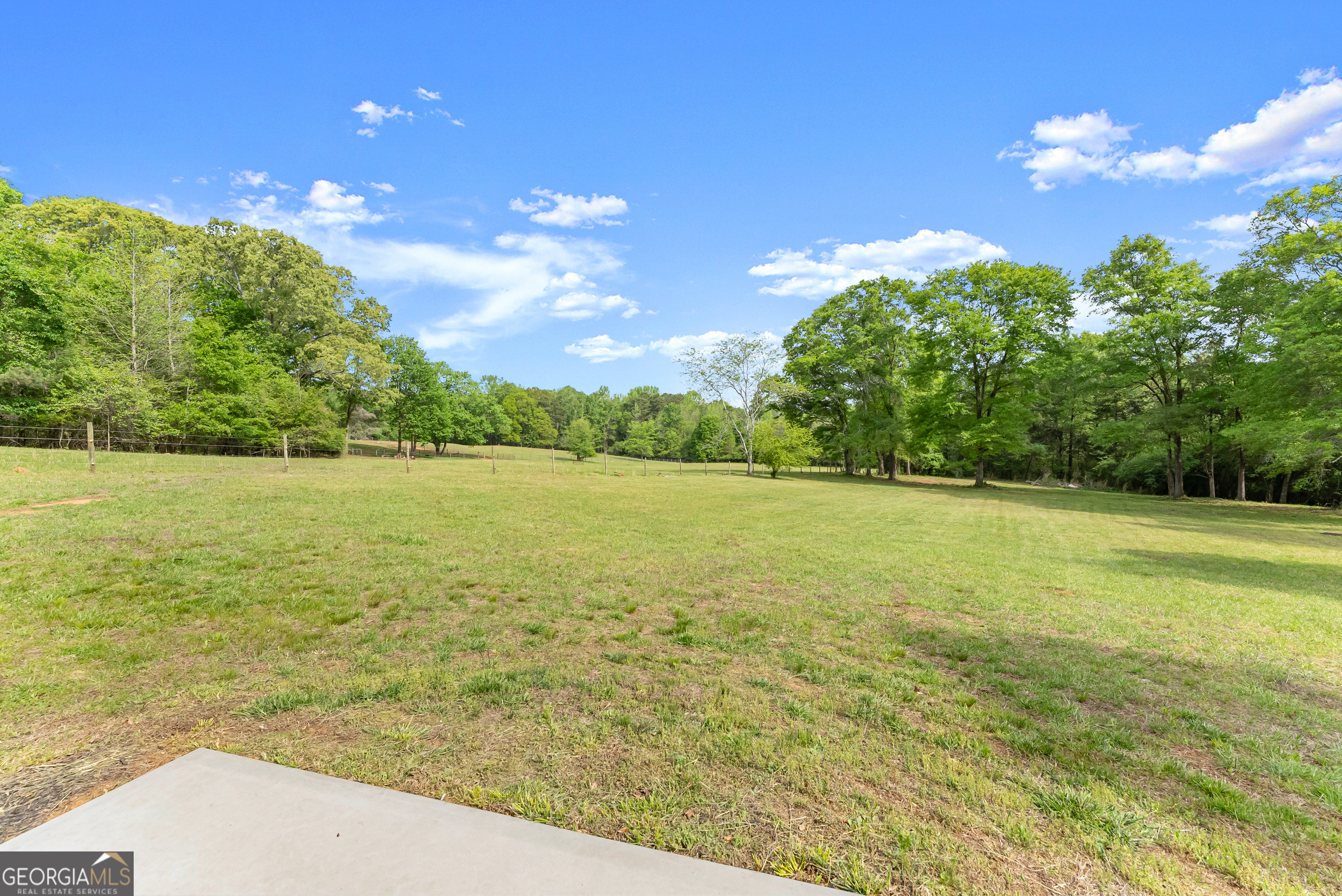 1407 Dixon Bridge Road Maysville GA 30558
