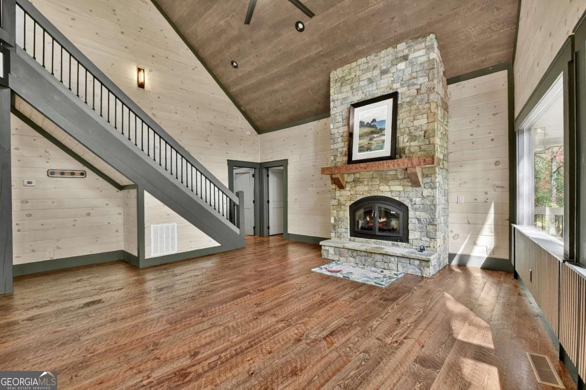 577 Blackberry Mineral Bluff GA 30559