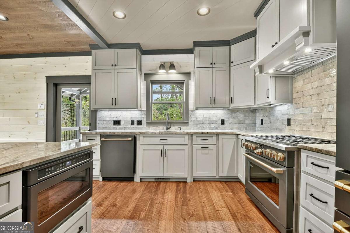 577 Blackberry Mineral Bluff GA 30559