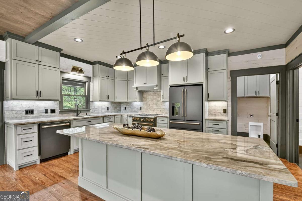 577 Blackberry Mineral Bluff GA 30559