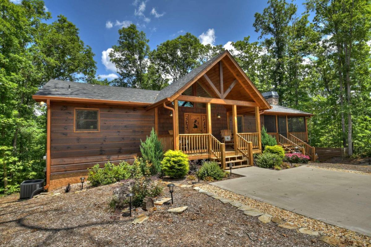 571 Highland Gap Mineral Bluff GA 30559