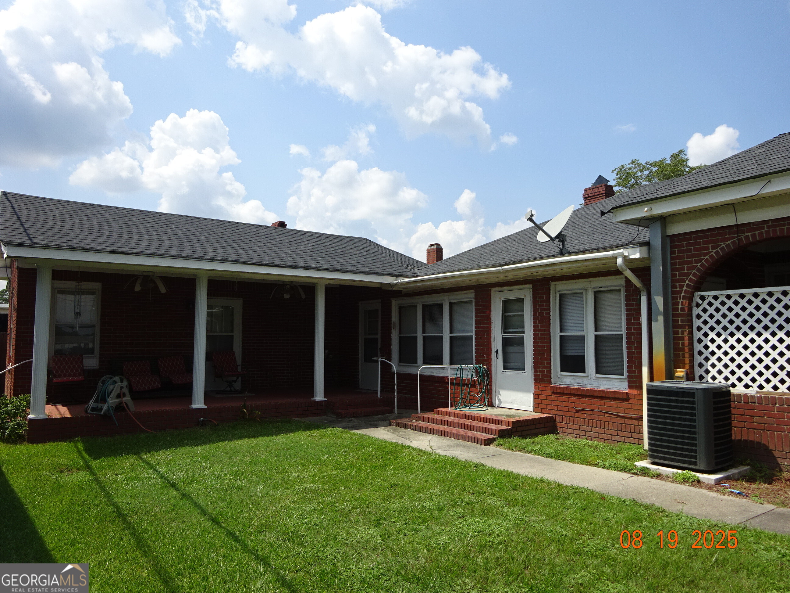 6 N Spring Street Claxton GA 30417
