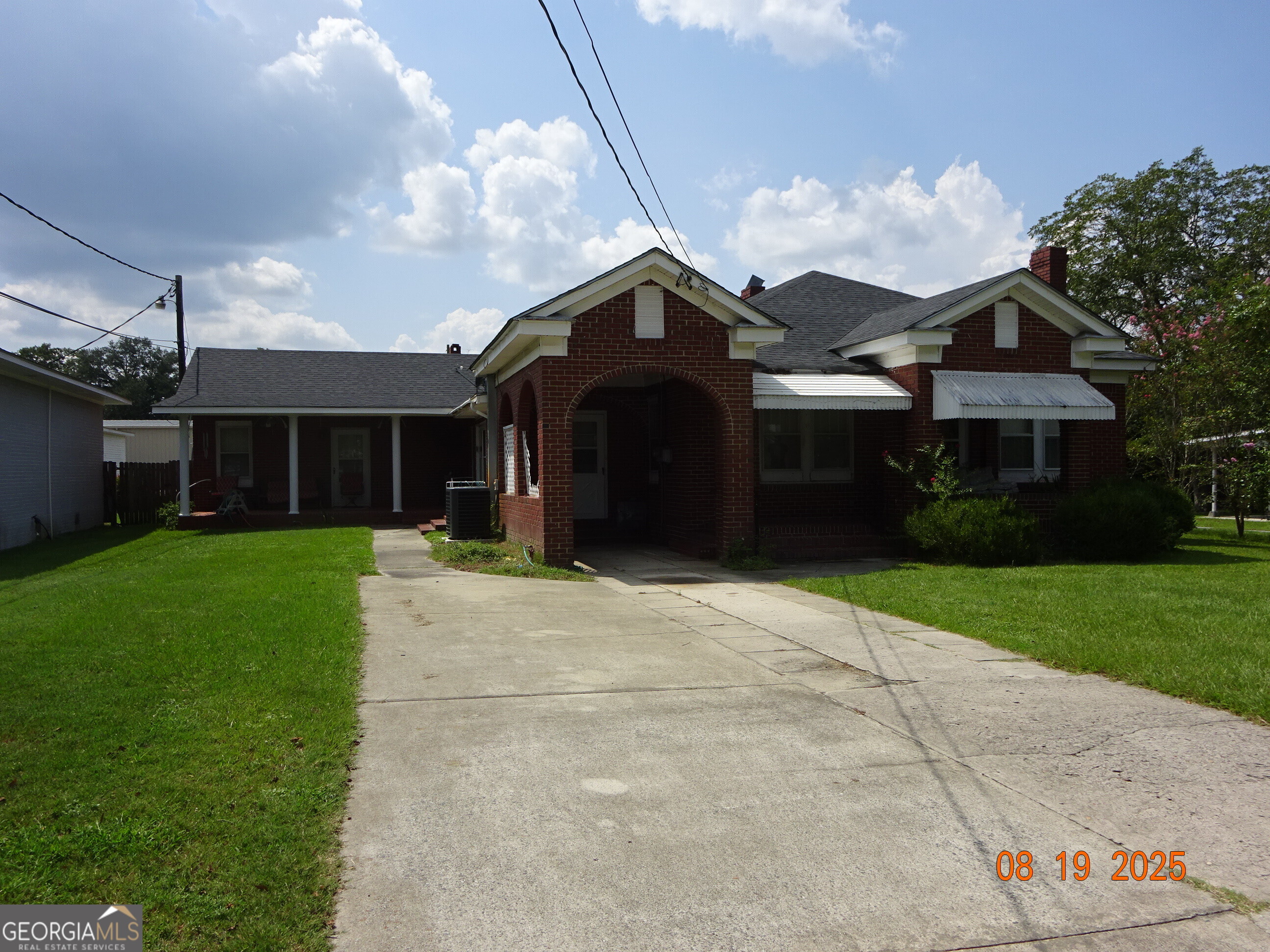 6 N Spring Street Claxton GA 30417