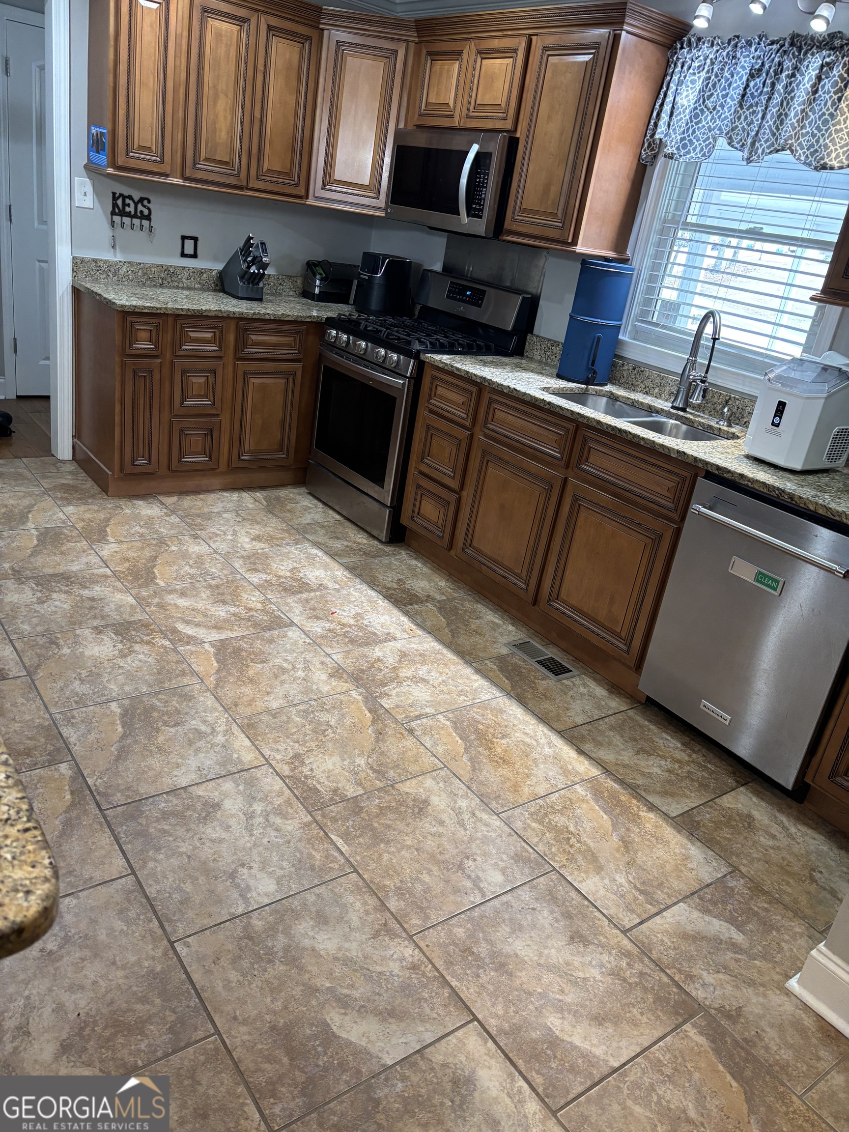 38 Lakeview Drive SE Lindale GA 30147
