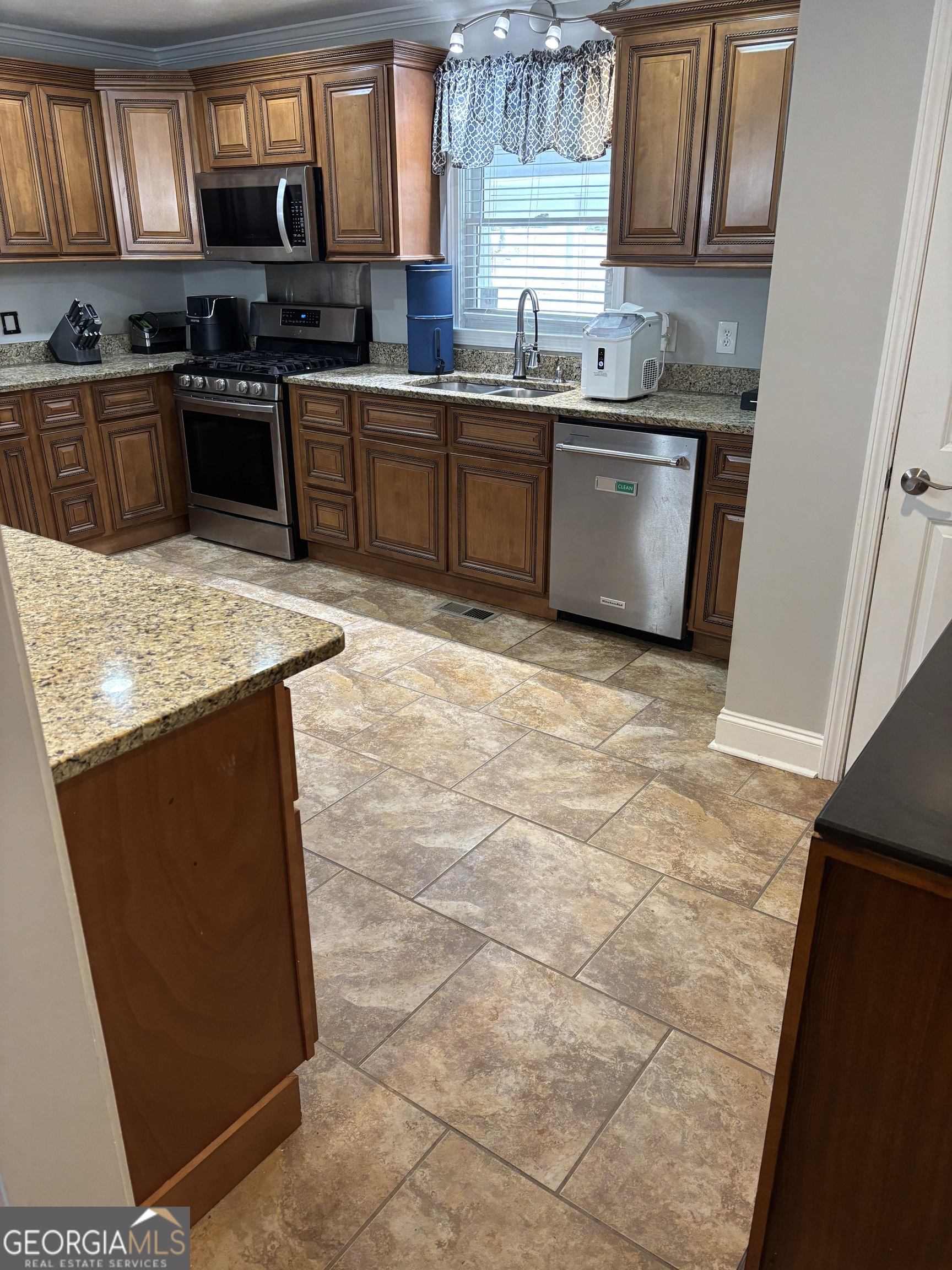 38 Lakeview Drive SE Lindale GA 30147