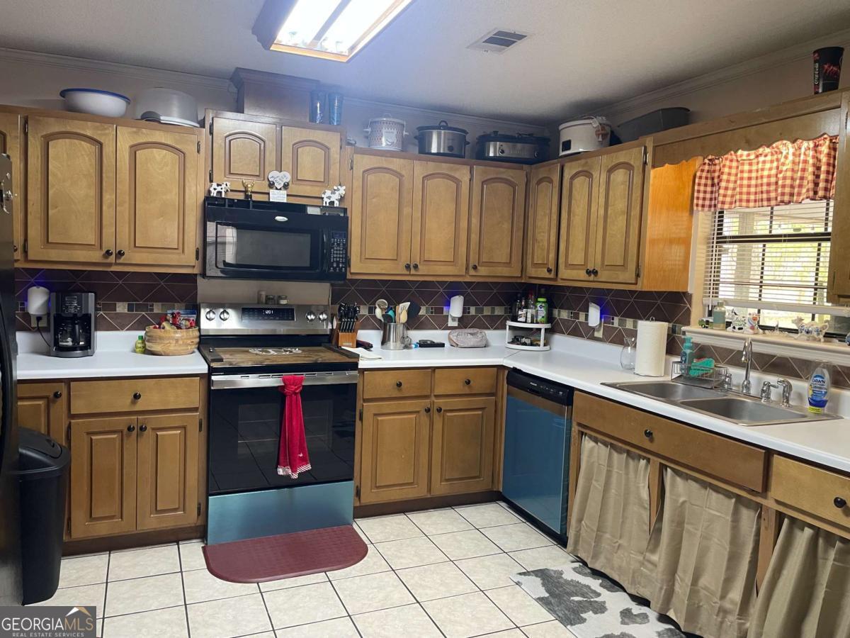 5041 Highway 169 Glennville GA 30427