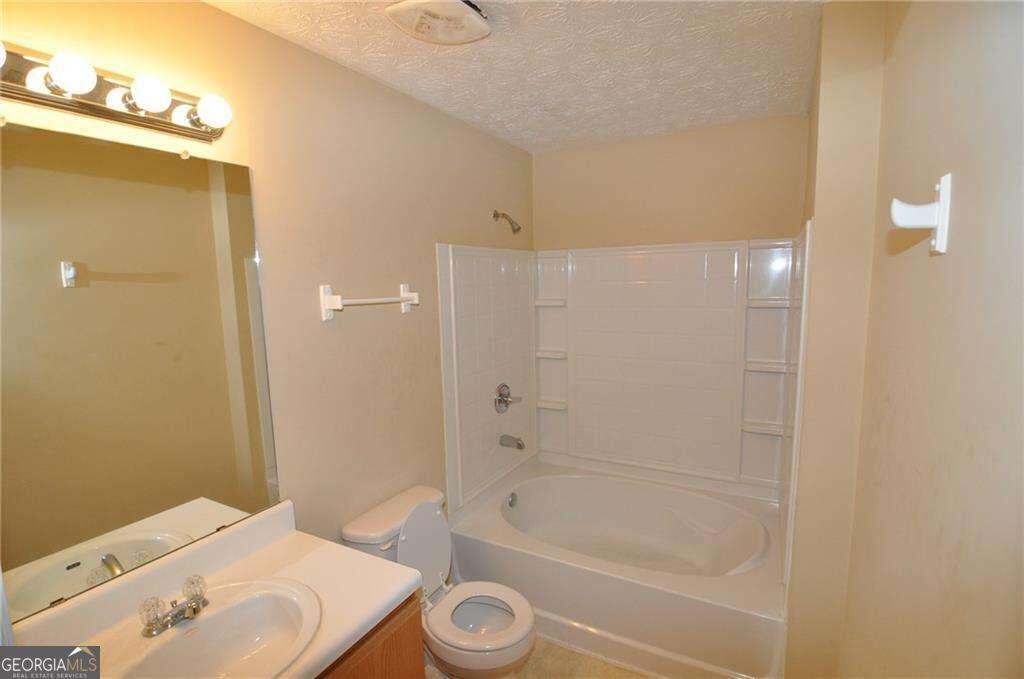 8304 Par Four Way Lithonia GA 30038