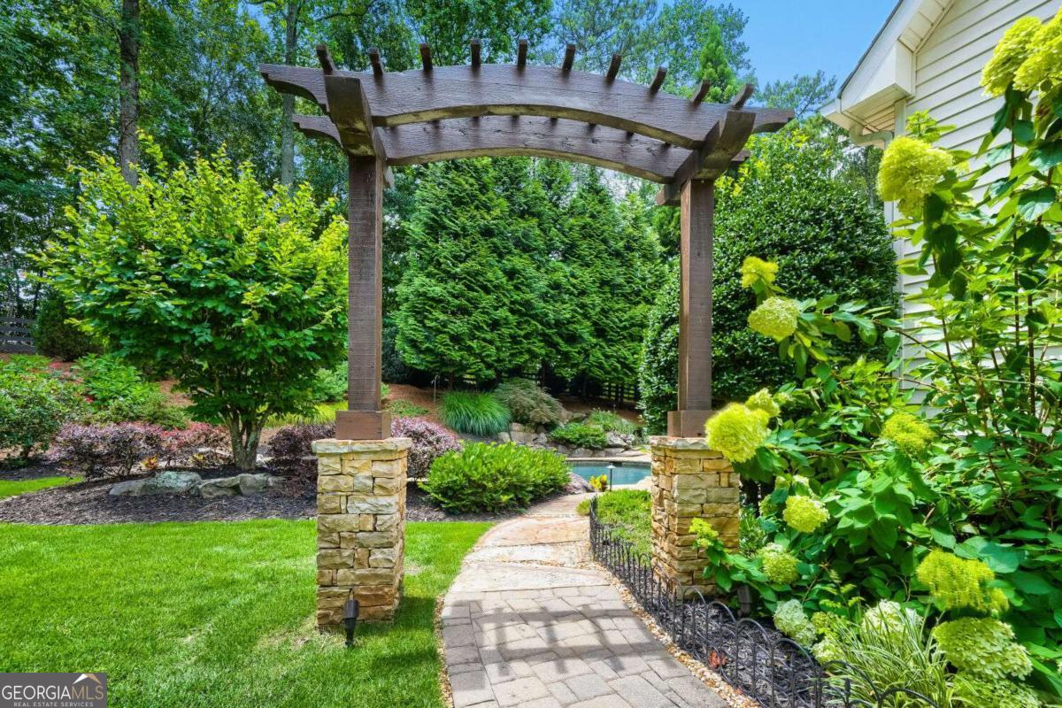 165 Northern Oaks Court Alpharetta GA 30004