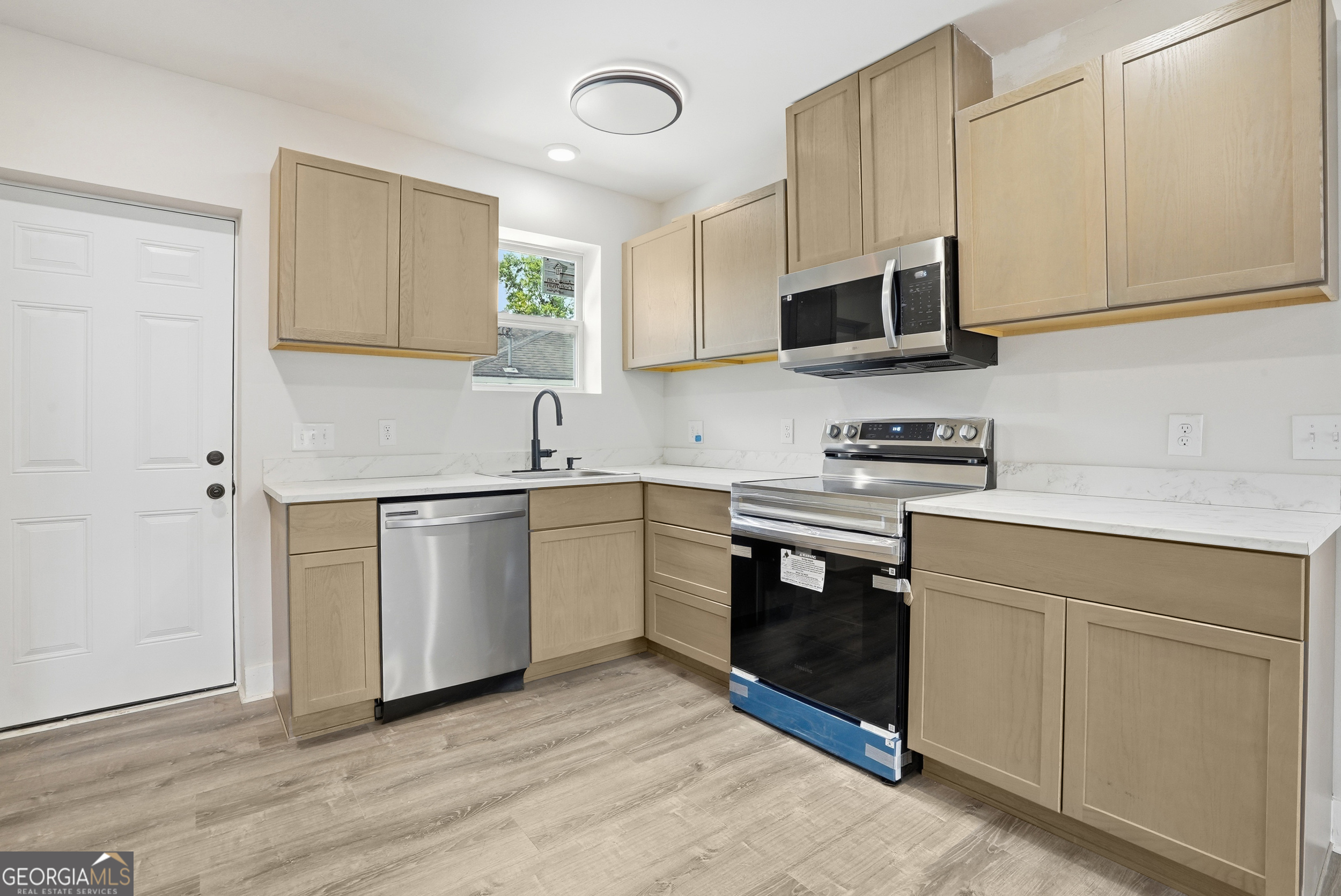 211 Jenks Street Savannah GA 31415