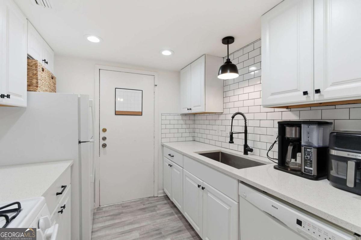 6851 Roswell Road Sandy Springs GA 30328