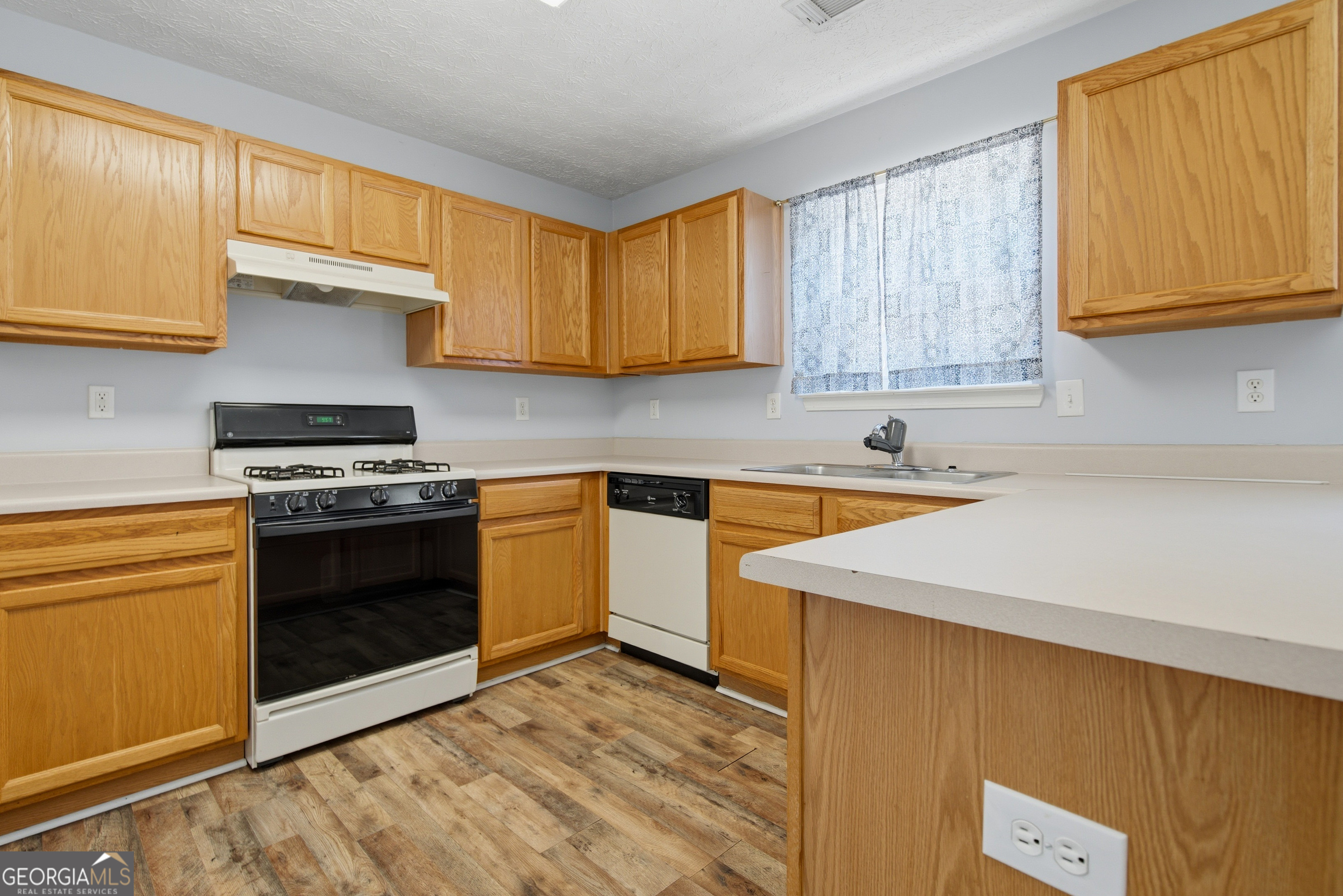 385 Registry Bluff Stone Mountain GA 30087