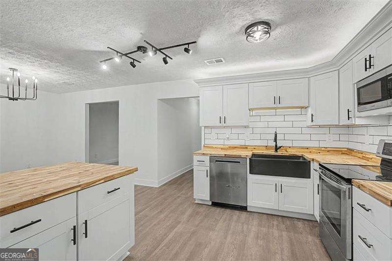609 Woodknoll Court Jonesboro GA 30238