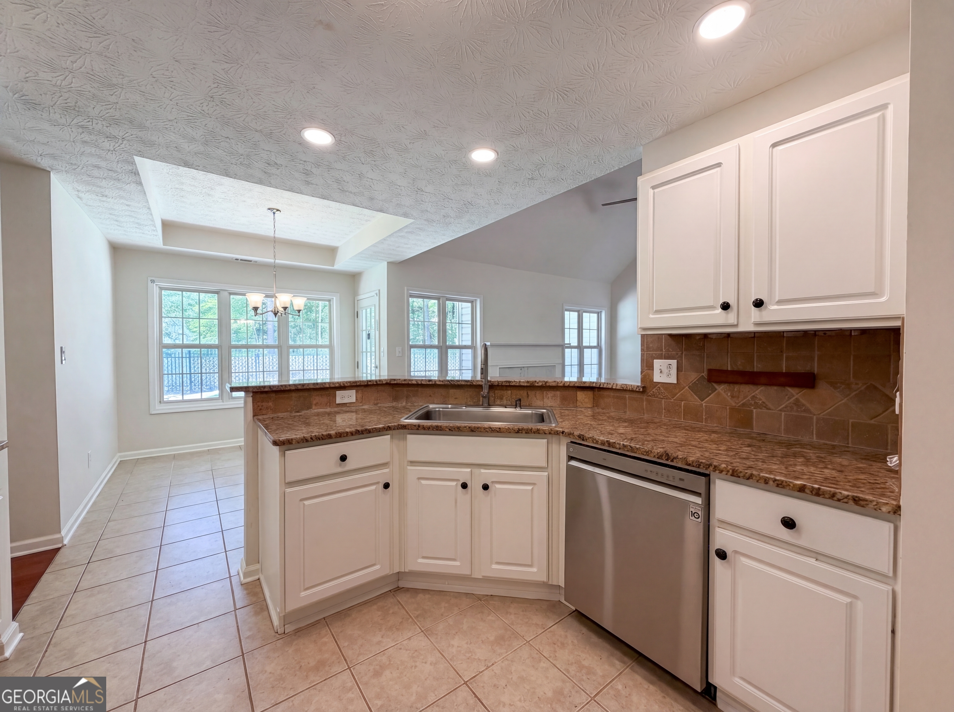 335 Hunters Glen Fayetteville GA 30215