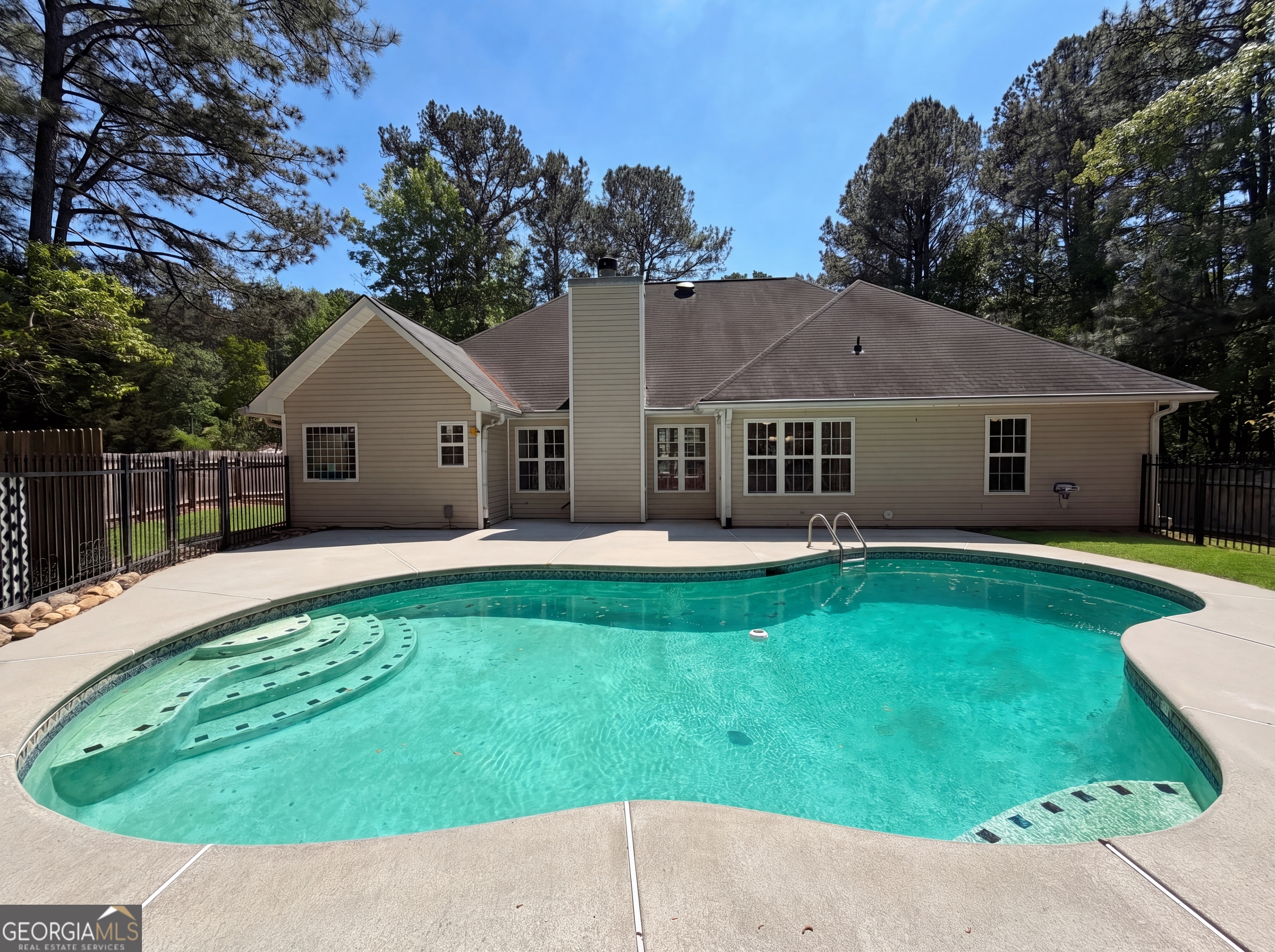335 Hunters Glen Fayetteville GA 30215