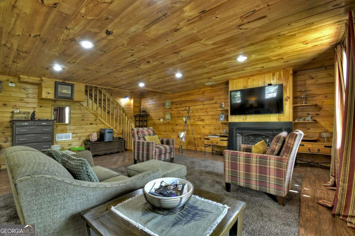 256 Bailey Farm Lane Mineral Bluff GA 30559