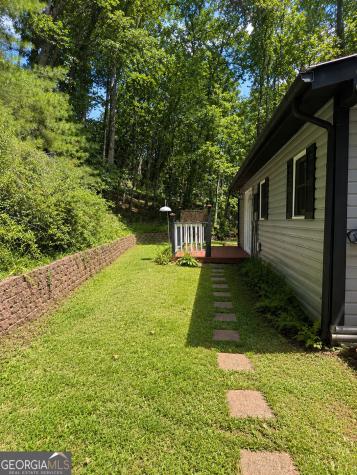 2261 Paradise Valley Road Cleveland GA 30528