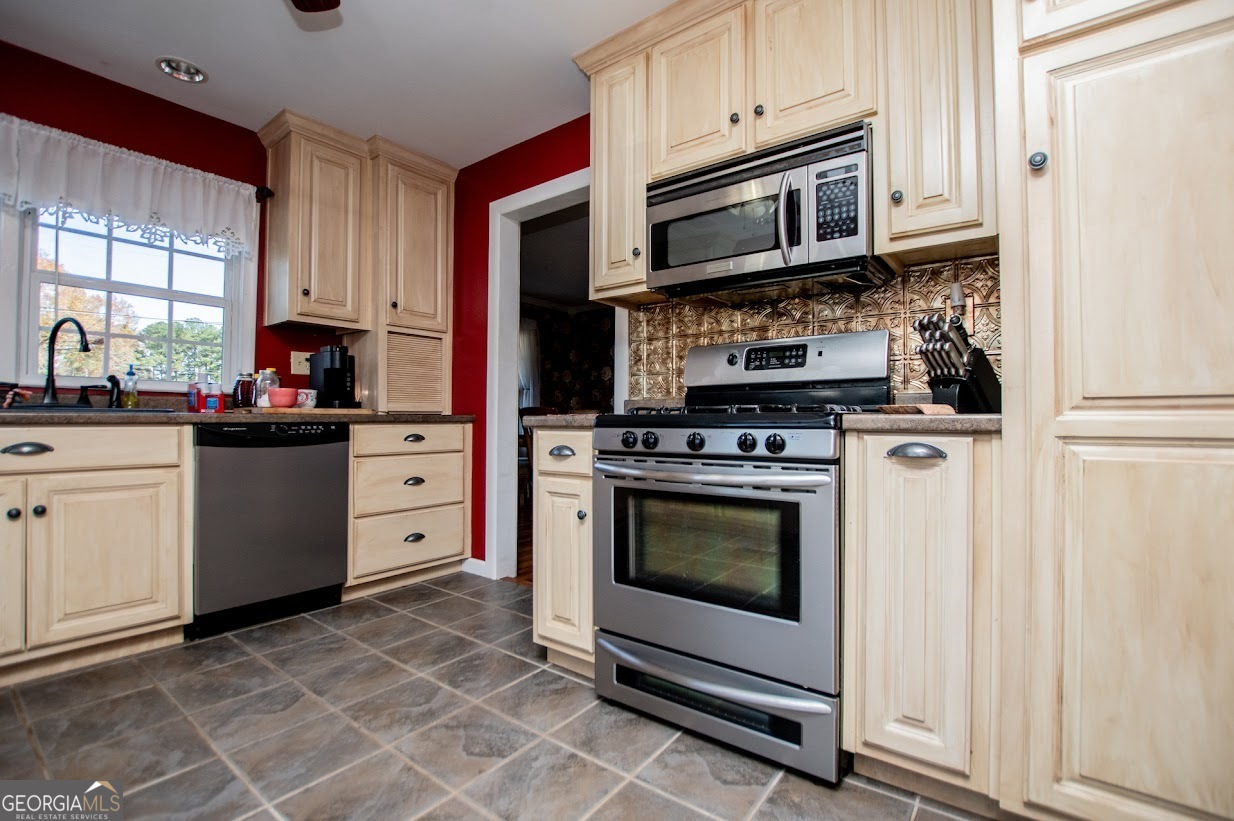 16 Garrett Avenue Bremen GA 30110