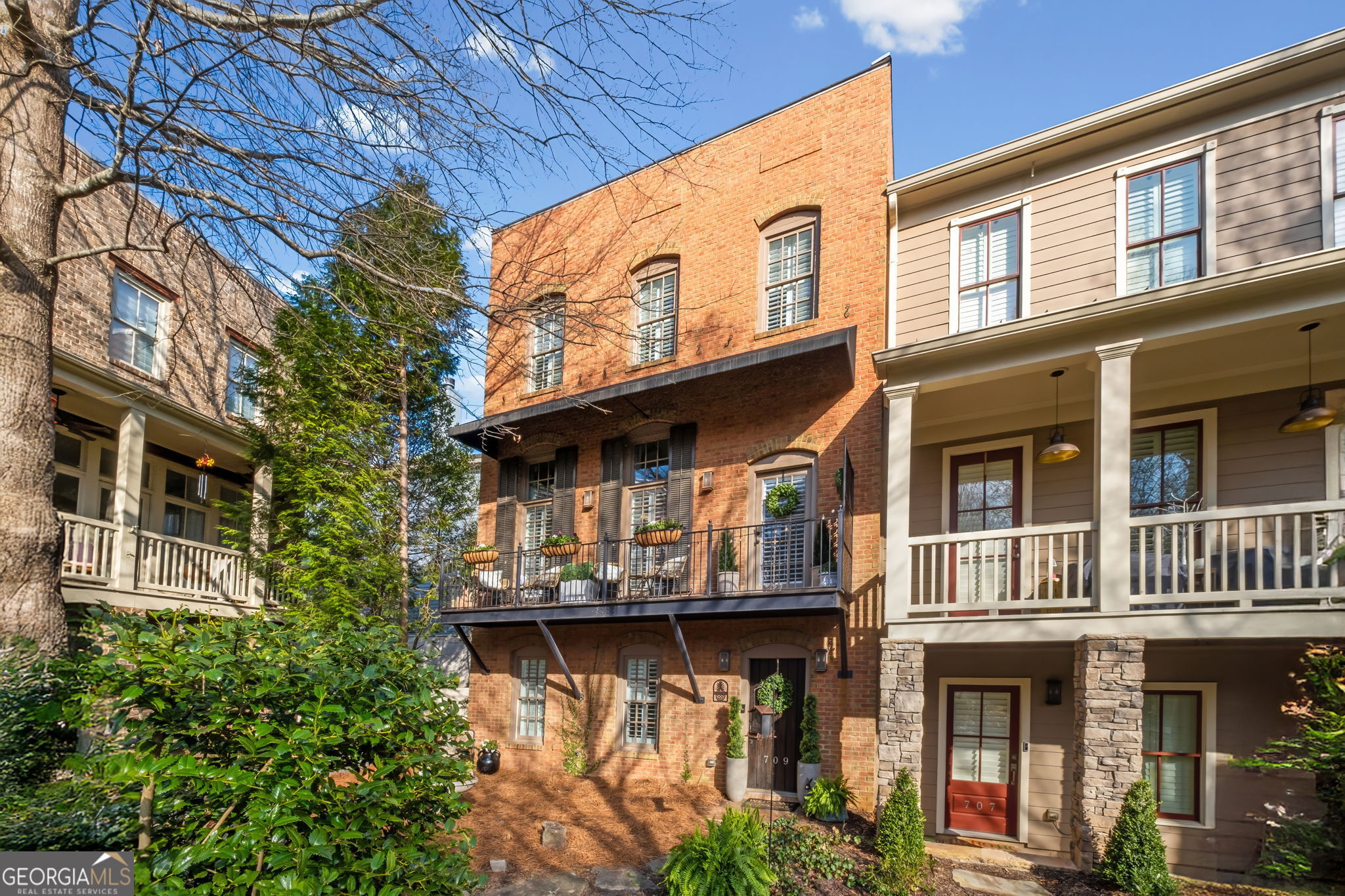 709 Hammond Drive Woodstock GA 30188