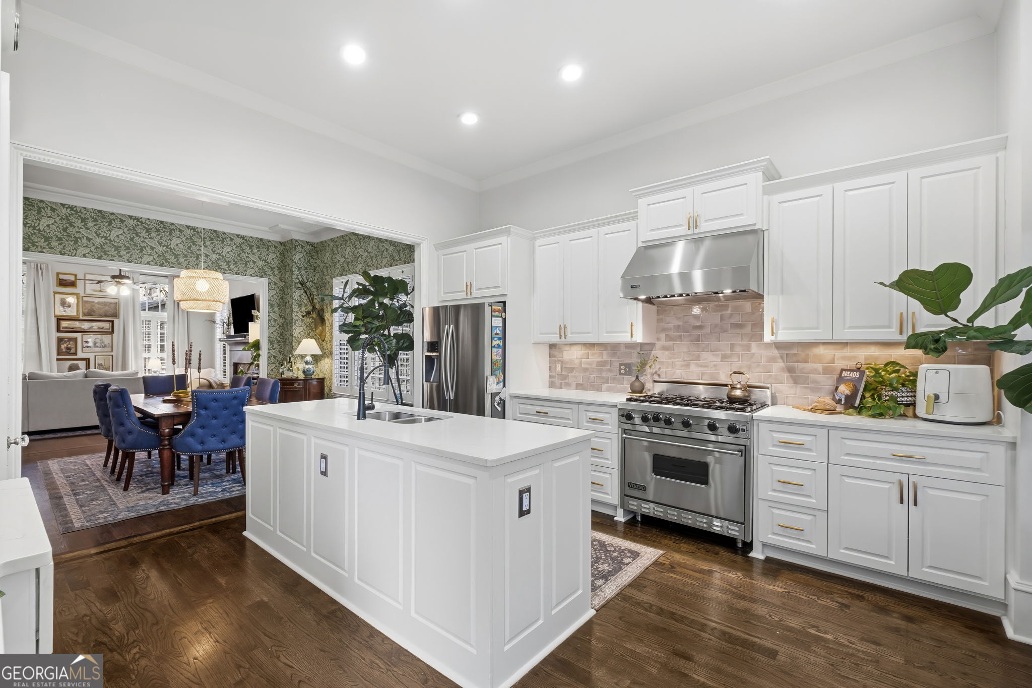 709 Hammond Drive Woodstock GA 30188