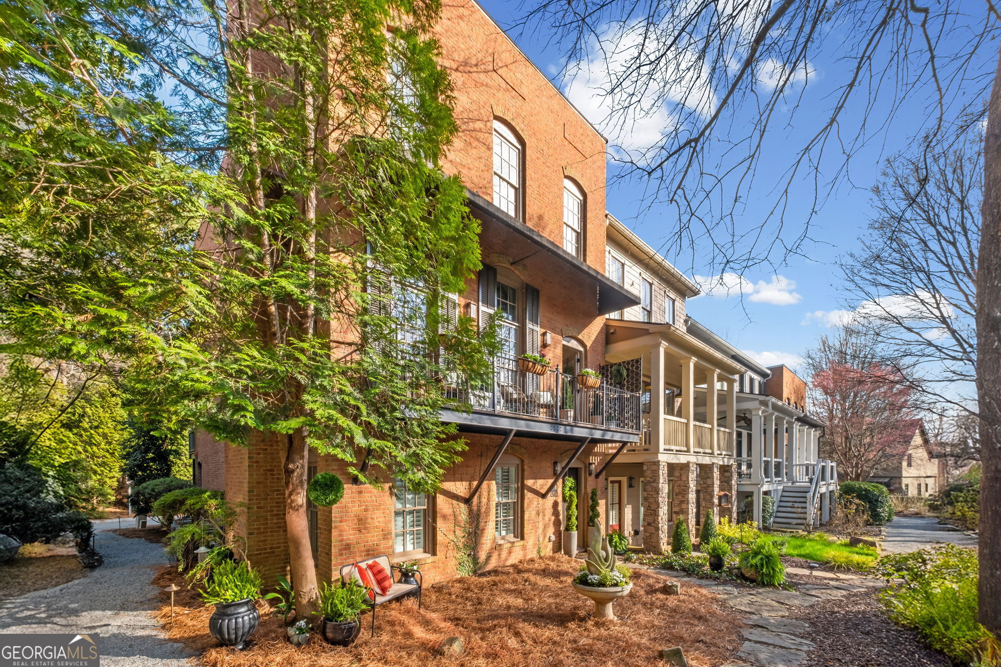709 Hammond Drive Woodstock GA 30188
