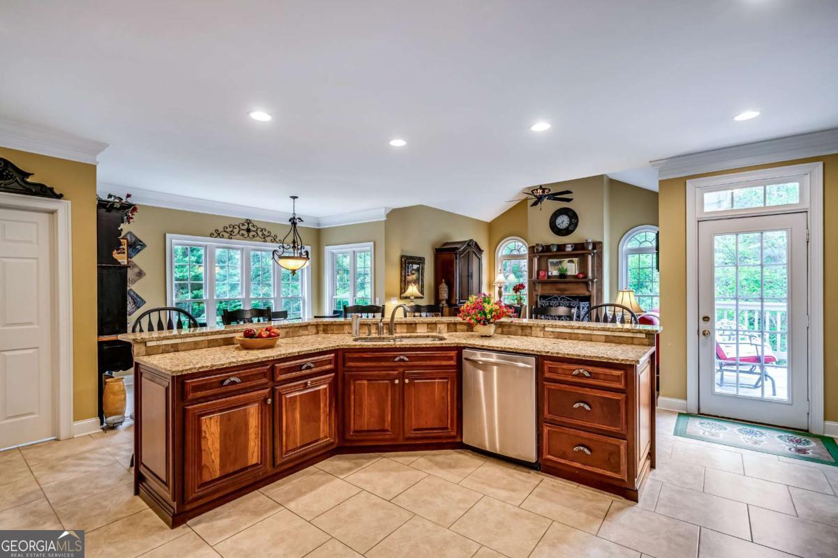 411 Overlook Way Cohutta GA 30710